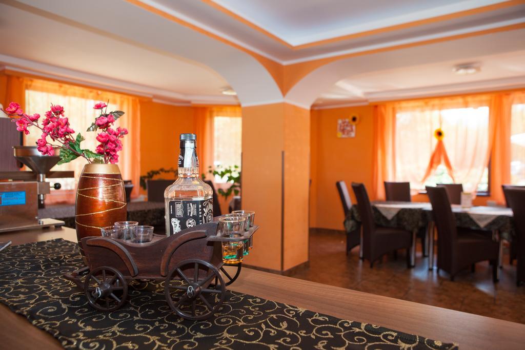 Pensiunea Royal Garden Hotel Sîmbăta de Sus Екстериор снимка